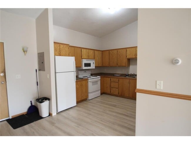 401 W Main St in Anoka, MN - Building Photo - Building Photo