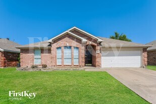 635 St Eric Dr in Mansfield, TX - Building Photo