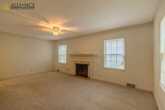 1818 Fairchild Ave in Manhattan, KS - Building Photo - Building Photo