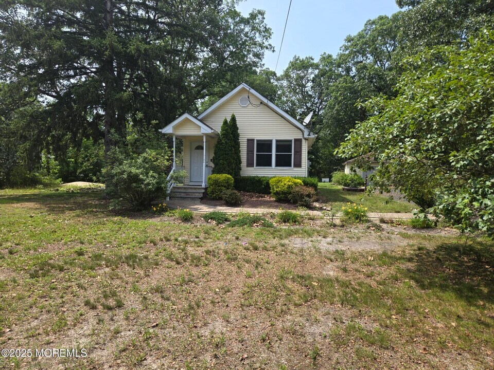 130 Jackson Mills Rd in Jackson Township, NJ - Building Photo
