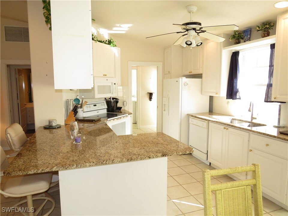 5633 Eleuthera Way in Naples, FL - Building Photo
