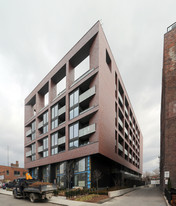 383 W Sorauren Ave in Toronto, ON - Building Photo