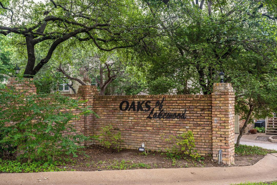 The Oaks of Lakewood in Dallas, TX - Building Photo