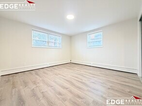 1105 Lexington St, Unit 9-1 in Waltham, MA - Building Photo - Building Photo