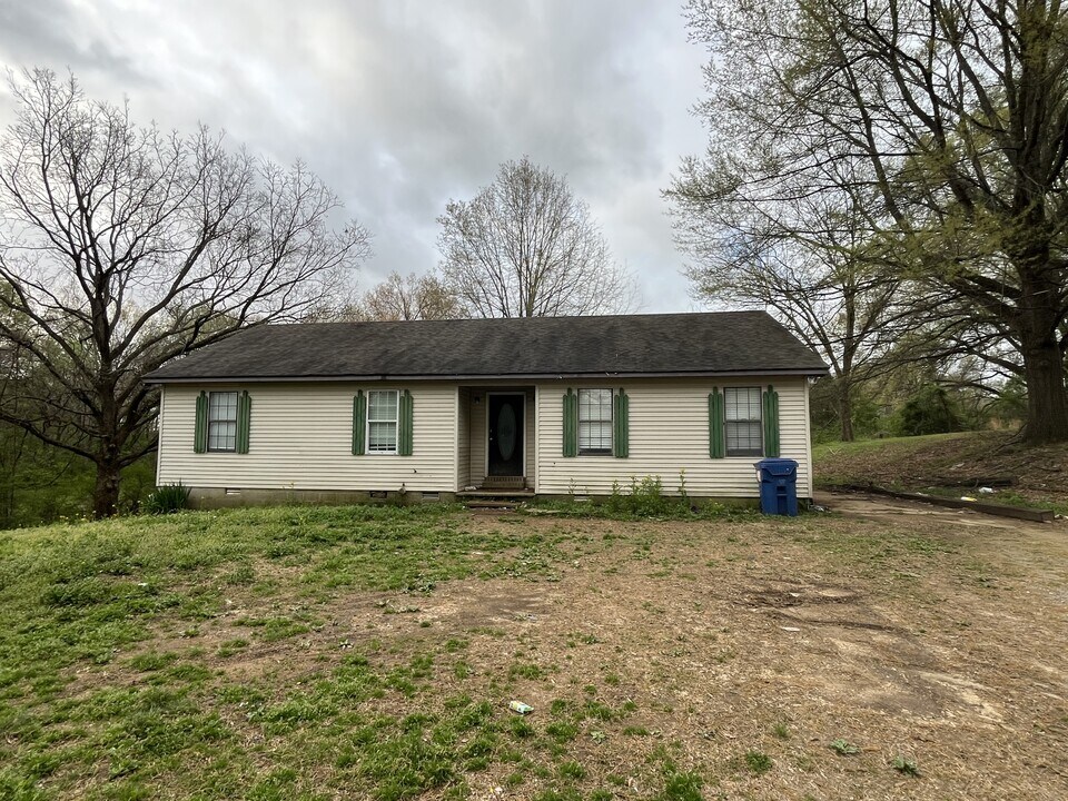 261 Becks Ln in Brighton, TN - Building Photo