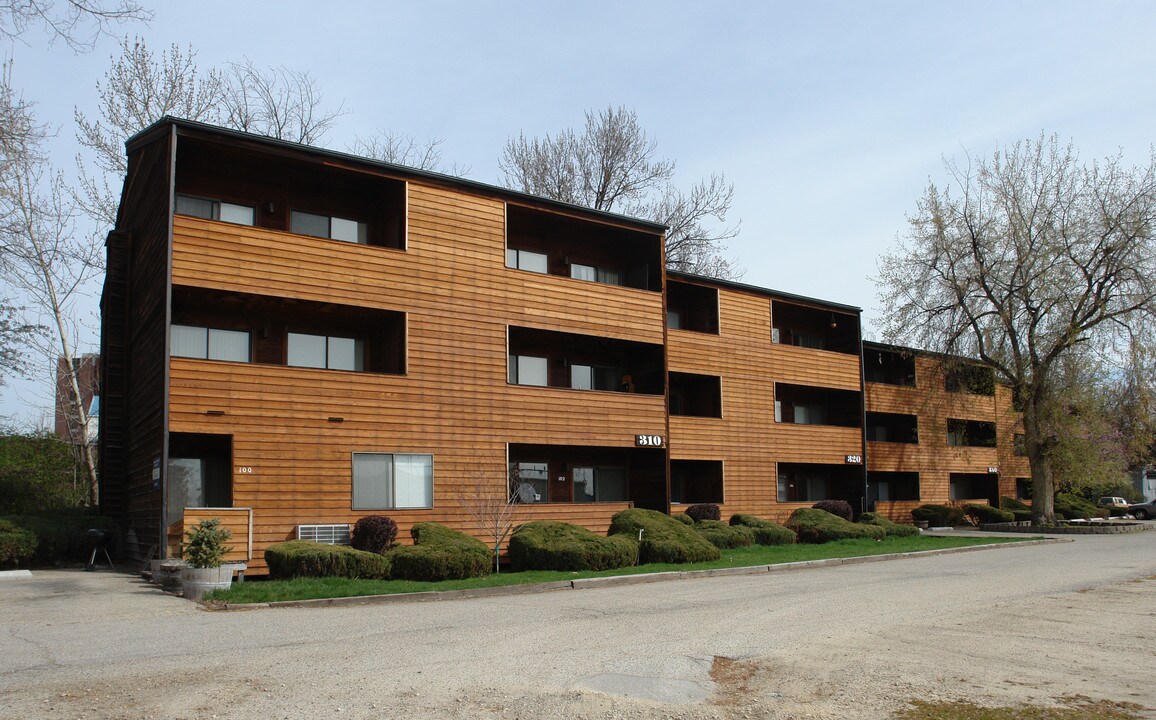 Parklane Apartments in Boise, ID - Building Photo