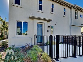 5301 E Commerce Way in Sacramento, CA - Building Photo