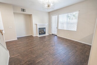 23939 Brescia Dr in Santa Clarita, CA - Foto de edificio - Building Photo