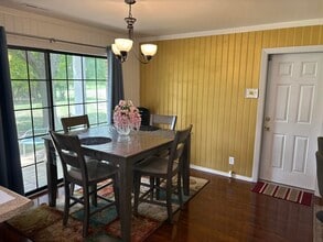 20245 Independence Dr in Brookfield, WI - Building Photo - Building Photo