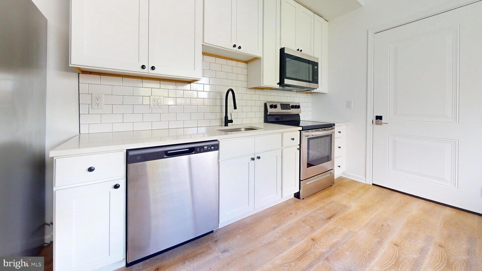 5225 Walnut St, Unit 4 in Philadelphia, PA - Building Photo