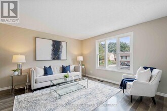 8299 Mundare Crescent in Niagara Falls, ON - Building Photo - Building Photo