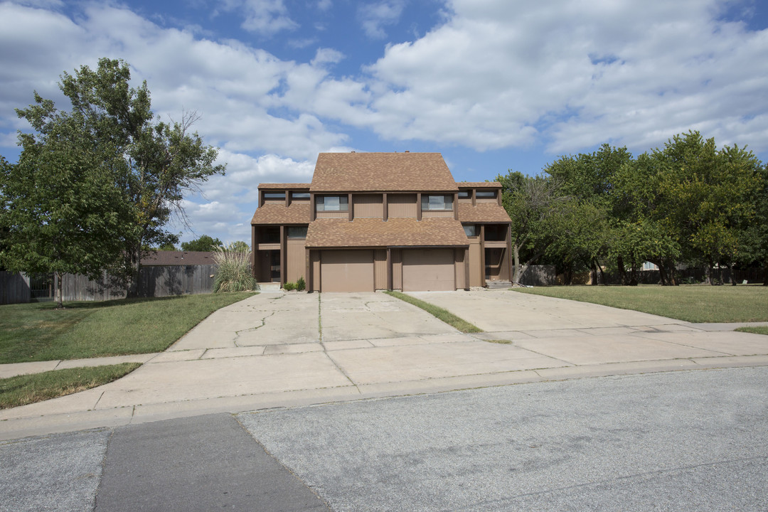 7258-7260 E Bainbridge Ct in Wichita, KS - Building Photo