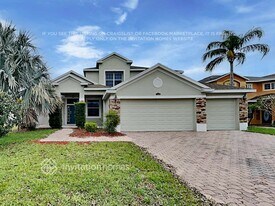 5041 Cape Hatteras Dr in Clermont, FL - Building Photo