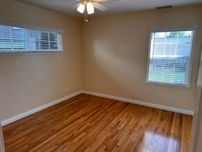 5818 E Scrivener St in Long Beach, CA - Foto de edificio - Building Photo