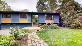 5017 SW Fairvale Ct in Portland, OR - Building Photo