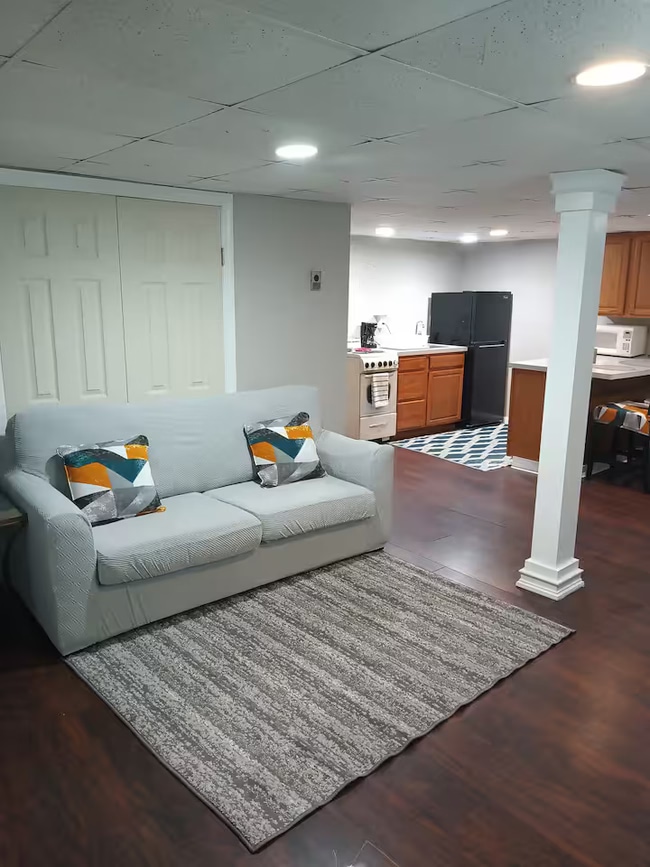 13 Loughlin Dr, Unit Basement Apt