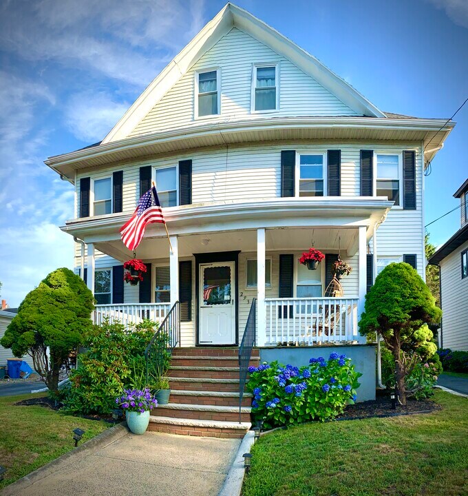 293 Main St, Unit Unit 2 in Winthrop, MA - Building Photo