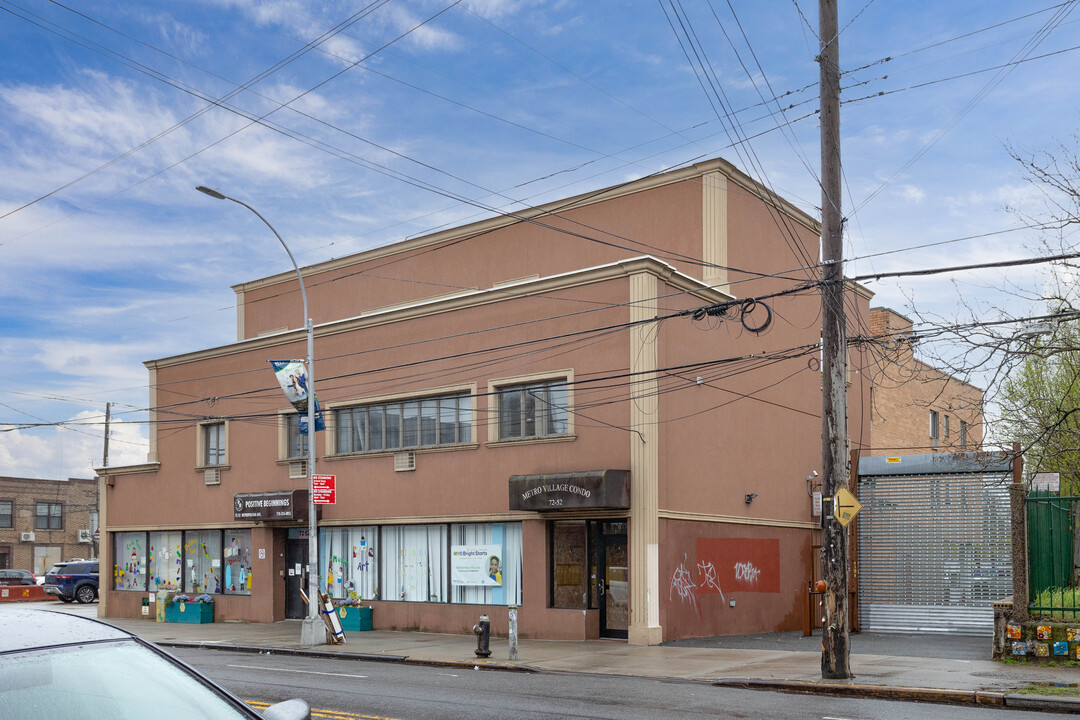 7252 Metropolitan Ave in Middle Village, NY - Building Photo