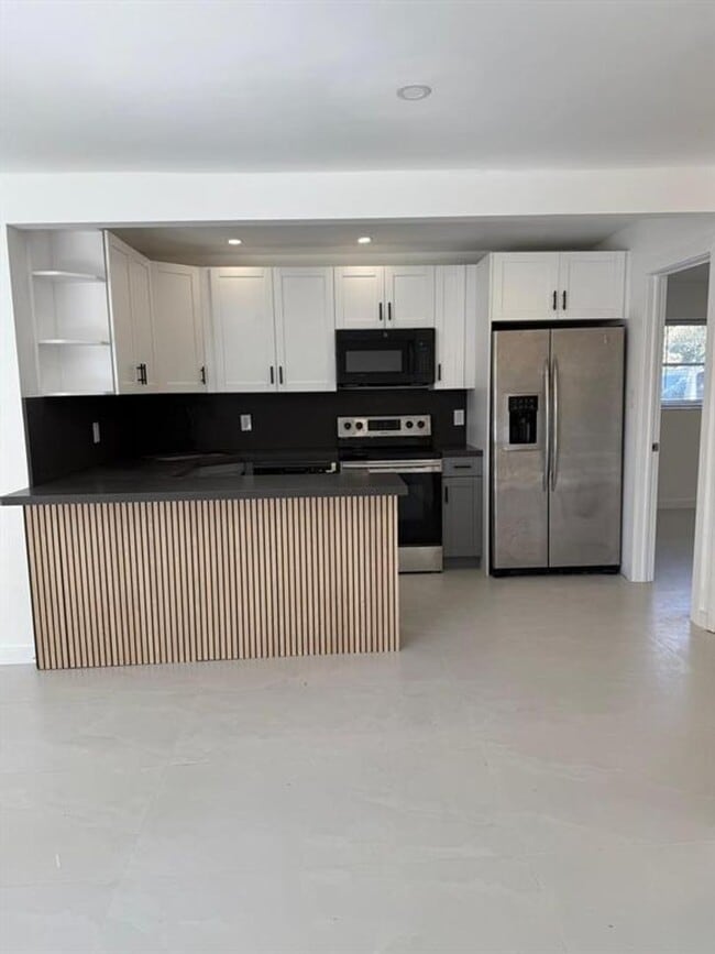 1054-1058-1058 SW 2nd St in Hallandale Beach, FL - Building Photo - Building Photo