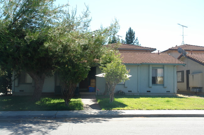 1524 Moorpark Ave in San Jose, CA - Foto de edificio - Building Photo