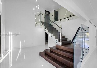 406 Holiday Dr in Hallandale Beach, FL - Building Photo - Building Photo