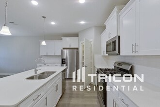 608 Cherry Hill Rd in Red Oak, TX - Building Photo - Building Photo