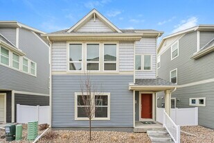 18607 E 47th Pl in Denver, CO - Building Photo