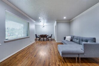 8305 Londonderry Ln in Dallas, TX - Building Photo - Building Photo