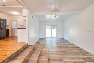 1028 NE 7th Ave in Gainesville, FL - Building Photo - Building Photo