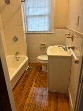 18 Adams Ave, Unit 2 in Watertown, MA - Building Photo - Building Photo