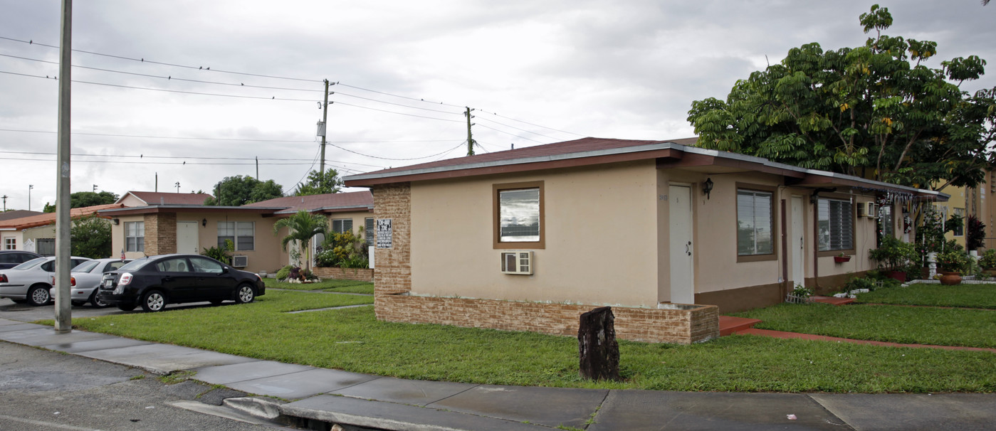 5960 W Flagler St in Miami, FL - Building Photo