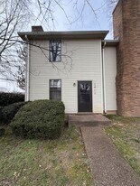 2448 Fairbrook Dr in Nashville, TN - Building Photo