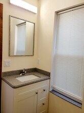 6735 Henry Rd, Unit Apt. 1 in Belleville, WI - Foto de edificio - Building Photo