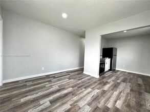 805 NW 7th Ave in Hallandale Beach, FL - Building Photo - Building Photo