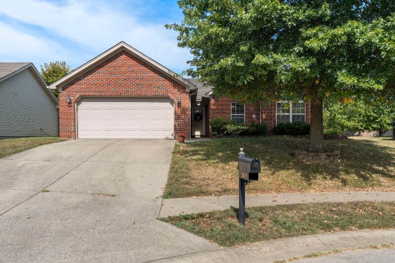 3815 Ridgetop Cir in Jeffersonville, IN - Building Photo