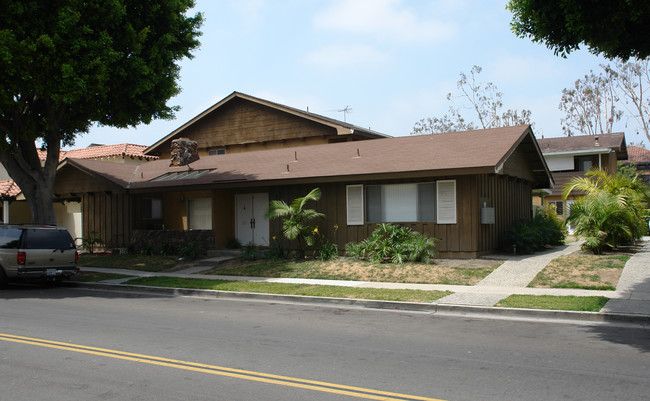 16121 Malaga Ln in Huntington Beach, CA - Building Photo - Building Photo