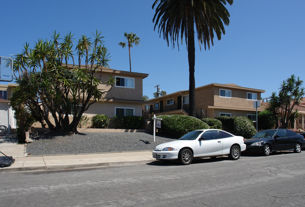 1828 Missouri St in San Diego, CA - Building Photo