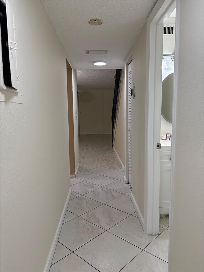 2831 Pierce St in Hollywood, FL - Building Photo - Building Photo