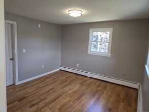 15 Burnham St in Plymouth, CT - Building Photo - Building Photo