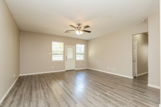 443 Oak Chase Dr in Conroe, TX - Building Photo - Building Photo