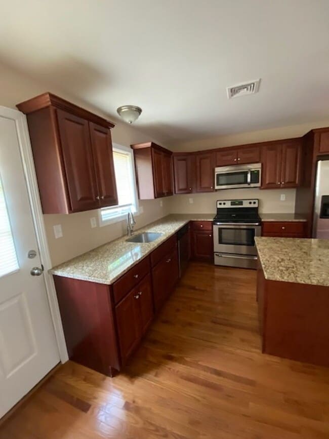 4 Grove St in East Haddam, CT - Building Photo - Building Photo