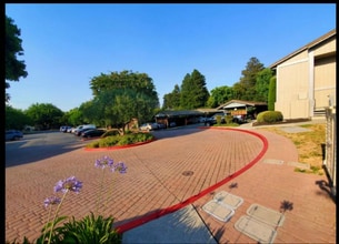 1079 Mohr Ln in Concord, CA - Foto de edificio - Building Photo