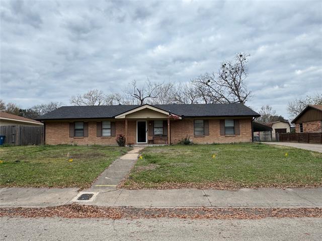 1000 Crestview Dr in Kaufman, TX - Building Photo