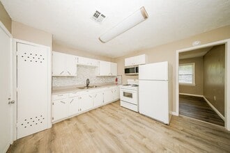 2329 SW Tulane Ave in Lawton, OK - Foto de edificio - Building Photo