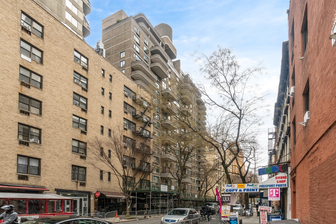 U.N. Park Condominiums in New York, NY - Building Photo