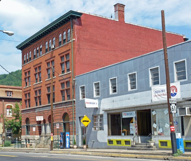 413 E Sunbury St in Shamokin, PA - Building Photo - Building Photo