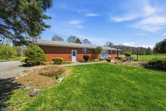 131 Califon Rd in Washington Township, NJ - Building Photo - Building Photo