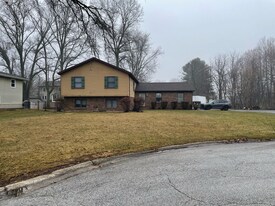 801 Dunewood Dr in Chesterton, IN - Building Photo