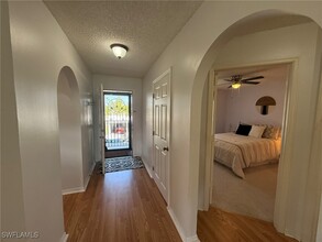 212 Deerwood Cir in Naples, FL - Foto de edificio - Building Photo