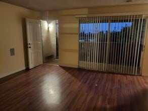 958 Picador Blvd in San Diego, CA - Foto de edificio - Building Photo